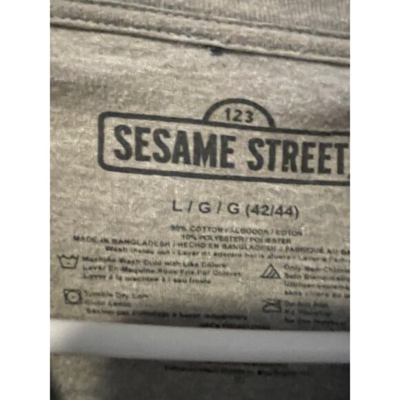 Sesame Street "All Good In The Neighborhood" Gray T-Shirt Large 42/44 #C-6-2 - Picture 3 of 4